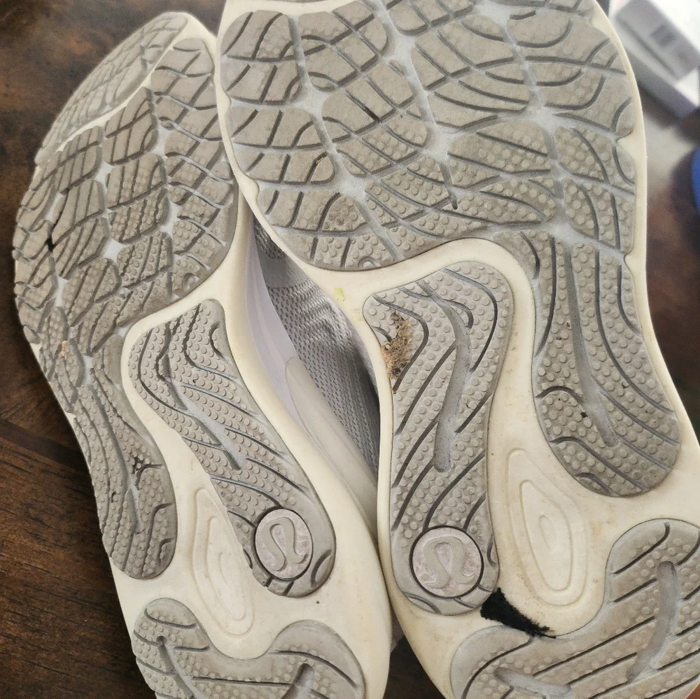 Lululemon running shoes size 6